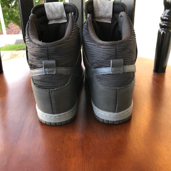 Like New- Black Nike Platform Sneakers Size 9M - Picture 3 of 5